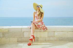 How to Match Your Holiday Wardrobe to Your Rental’s Aesthetic