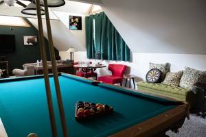 Best Games To Play in a Game Room