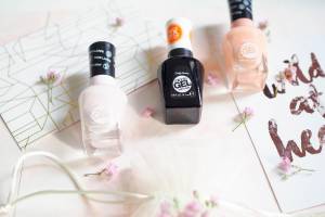 Get a simply charming look with the new Spring Miracle Gel collection of Sally Hanson