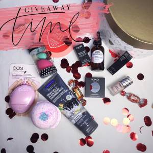 Fashion Potluck is giving away a BEAUTY BOX!