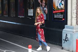 HOW TO WEAR SUMMER DRESSES IN FALL