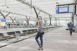 Comma, the girl on the train