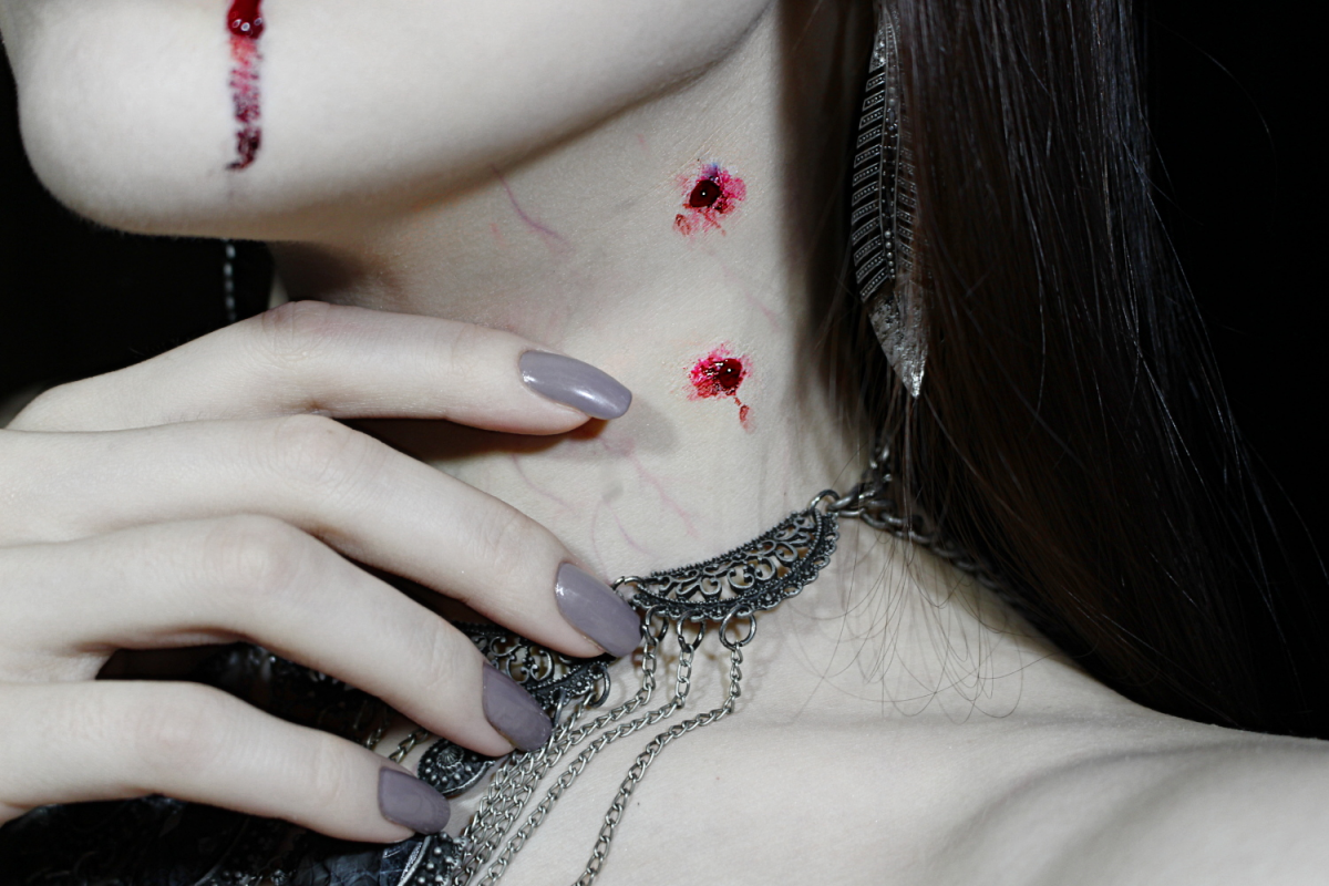 VAMPIRE HALLOWEEN MAKEUP TUTORIAL EASY SFX VAMPIRE BITE MARK