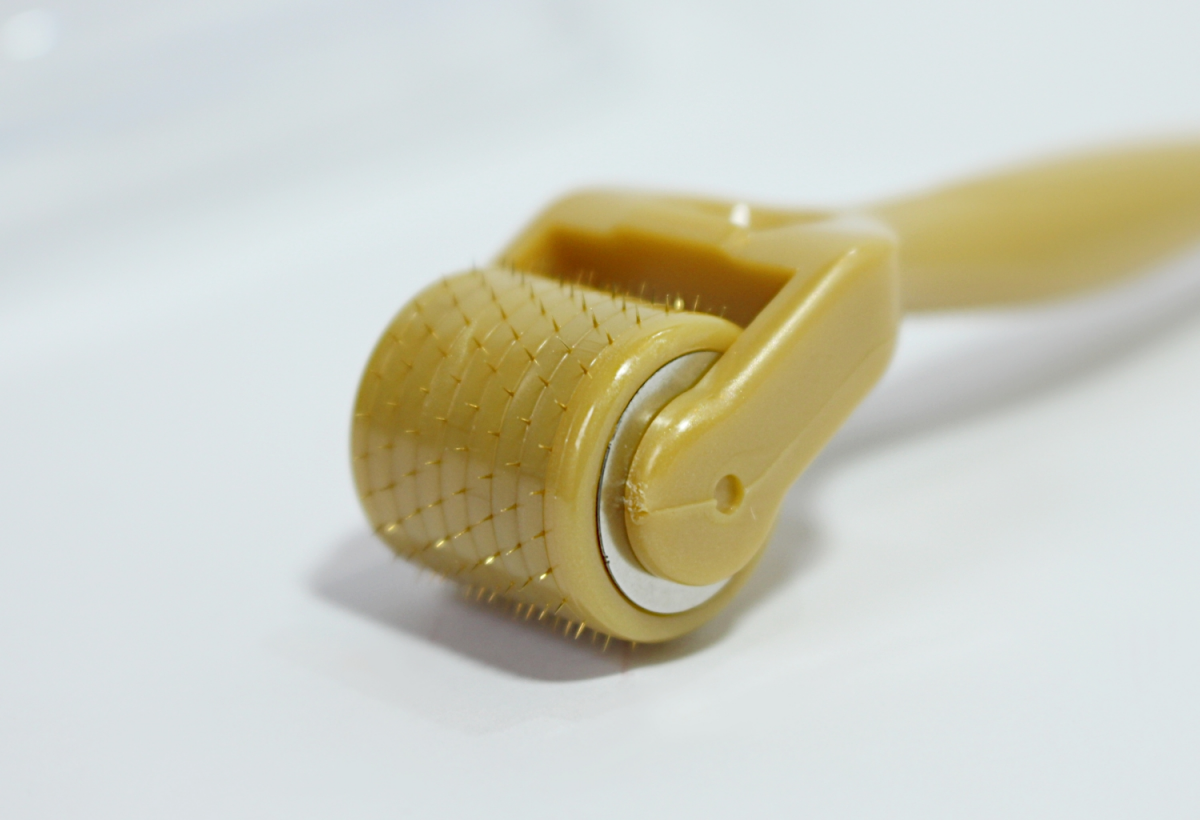 Derma Roller System That Fights Cellulite microneedling therapy review and how to use how to choose derma roller tool for your needs liz breygel january girl Derma Roller System 1 mm. tool opened